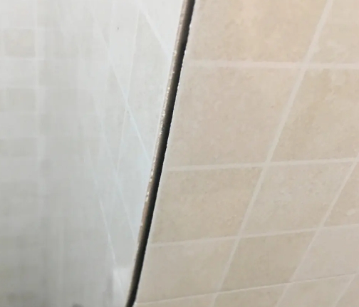巴楚瓷砖空鼓维修公司分享阳台瓷砖脱落的修复过程可以分为以下几个步骤